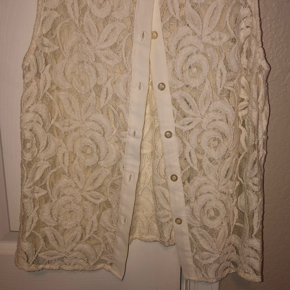 Off white lace sleeveless top & pearl collar - Picture 4 of 5